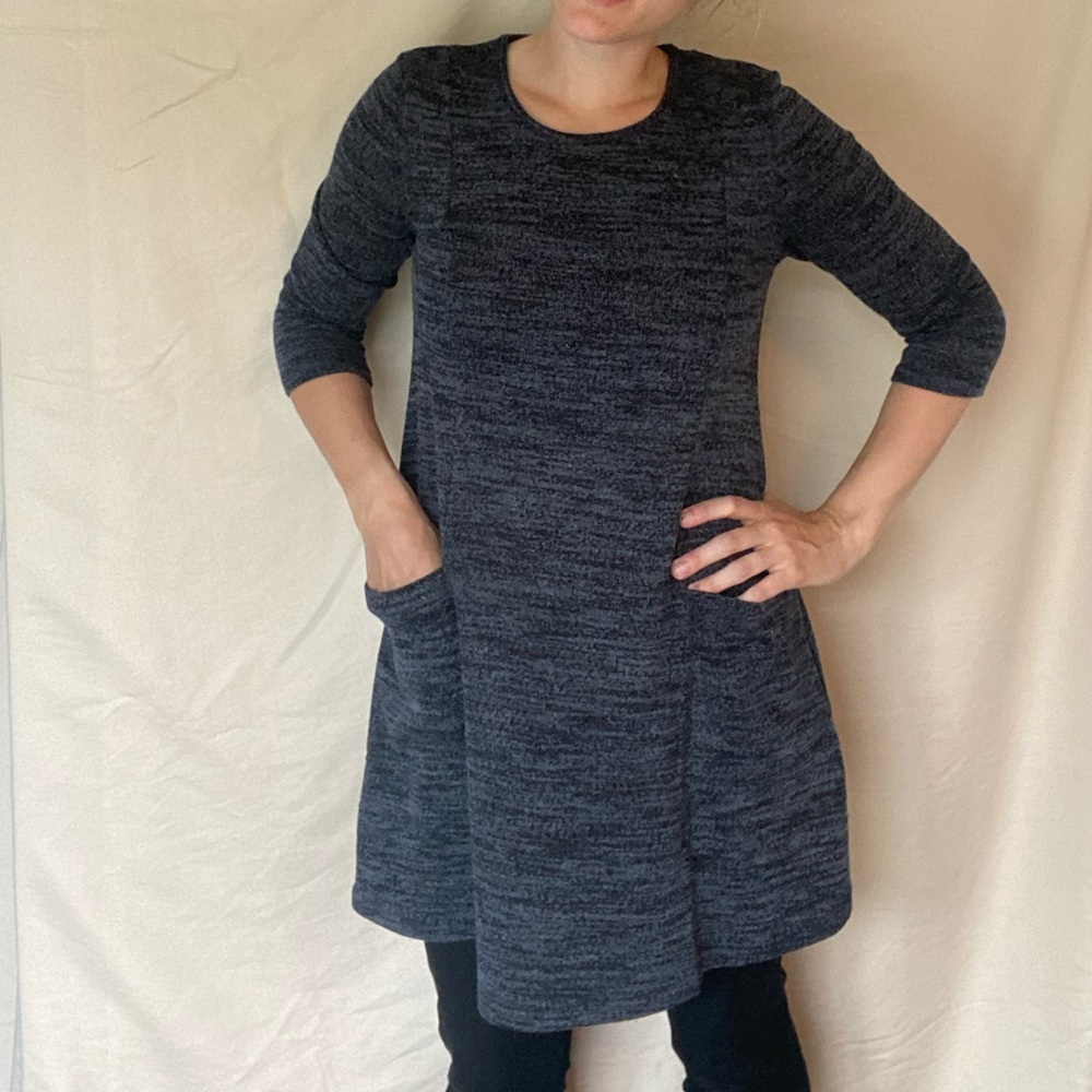 Aryeh size small navy sweater dress